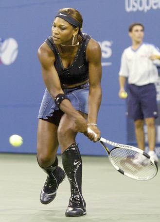 Serena Williams stupisce tutti in versione 'metal'  agli Us Open 2004. Reuters